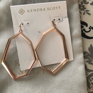 NWT gorgeous Kendra Scott earrings